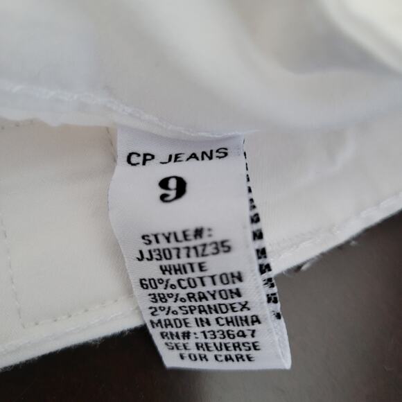 CP Jeans White Shorts Size 9 Rolled Cuff, Stretchy Summer Short, Belt Loops - Picture 4 of 4
